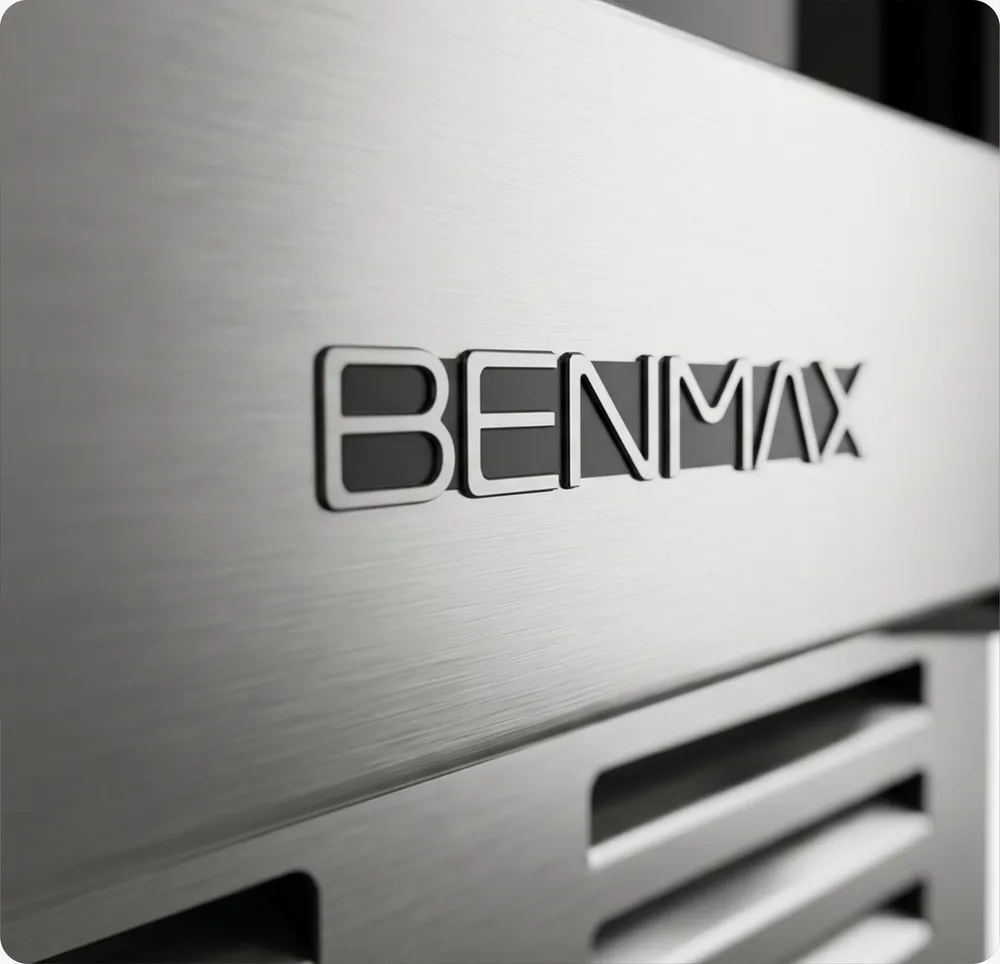Detalhe do frame da porta em aço inox seamless com logo Benmax