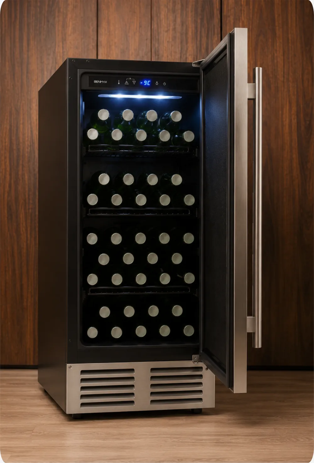 Cervejeira BEC100 aberta em ambiente com marcenaria em madeira