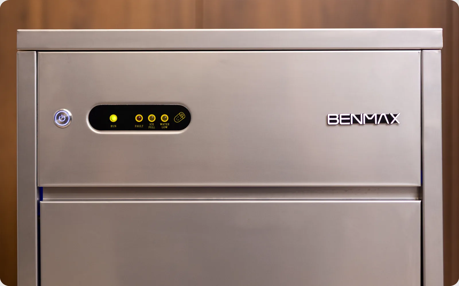 Detalhe do painel de informações e do acabamento em aço inox da BMGX26-07