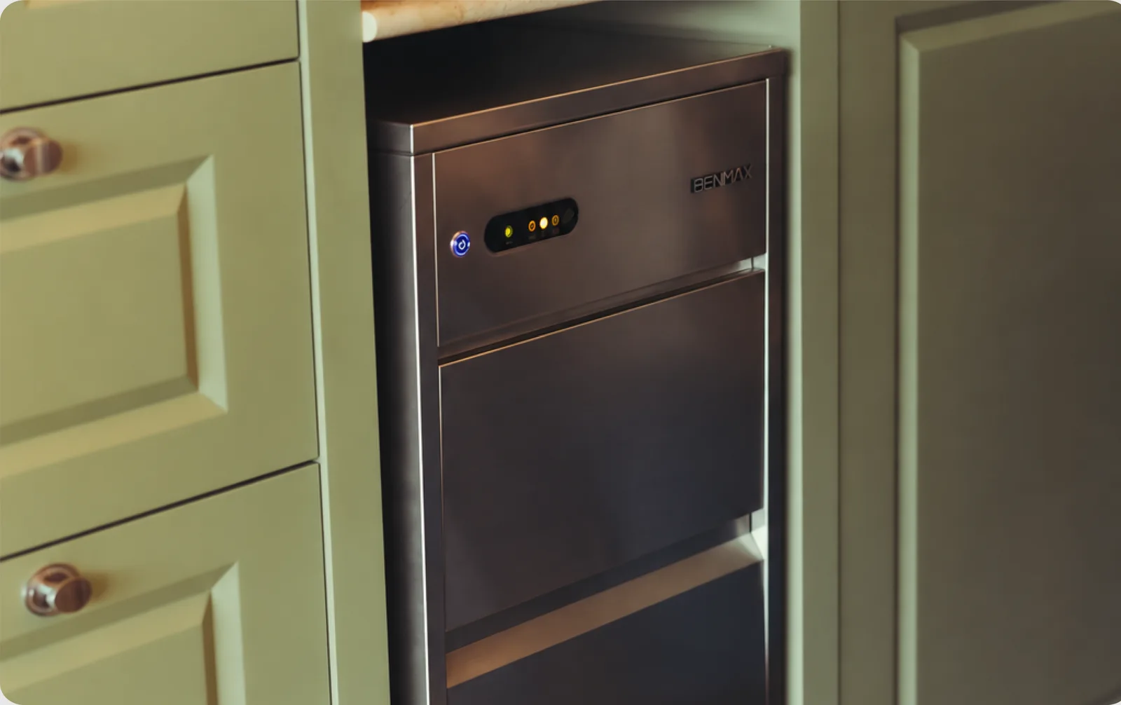 Máquina de Gelo BMGX50-13 instalada em nicho de cozinha planejada